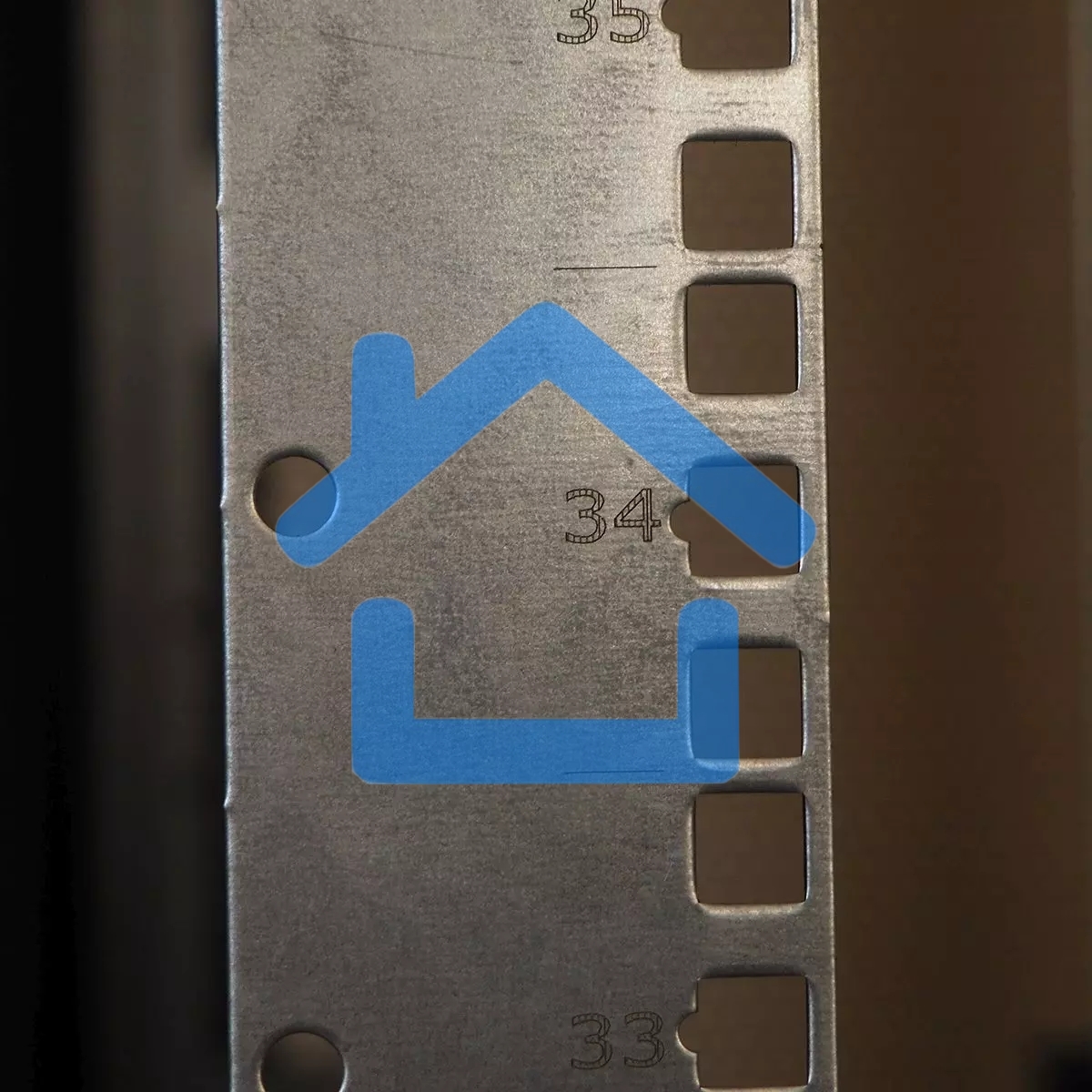 Шкаф серв. ПРОФ нап. 42U (600x1000) дверь перфорированная 2 шт., цвет черный, в сборе (ШТК-СП-42.6.10-44АА-9005) (1 коробка)