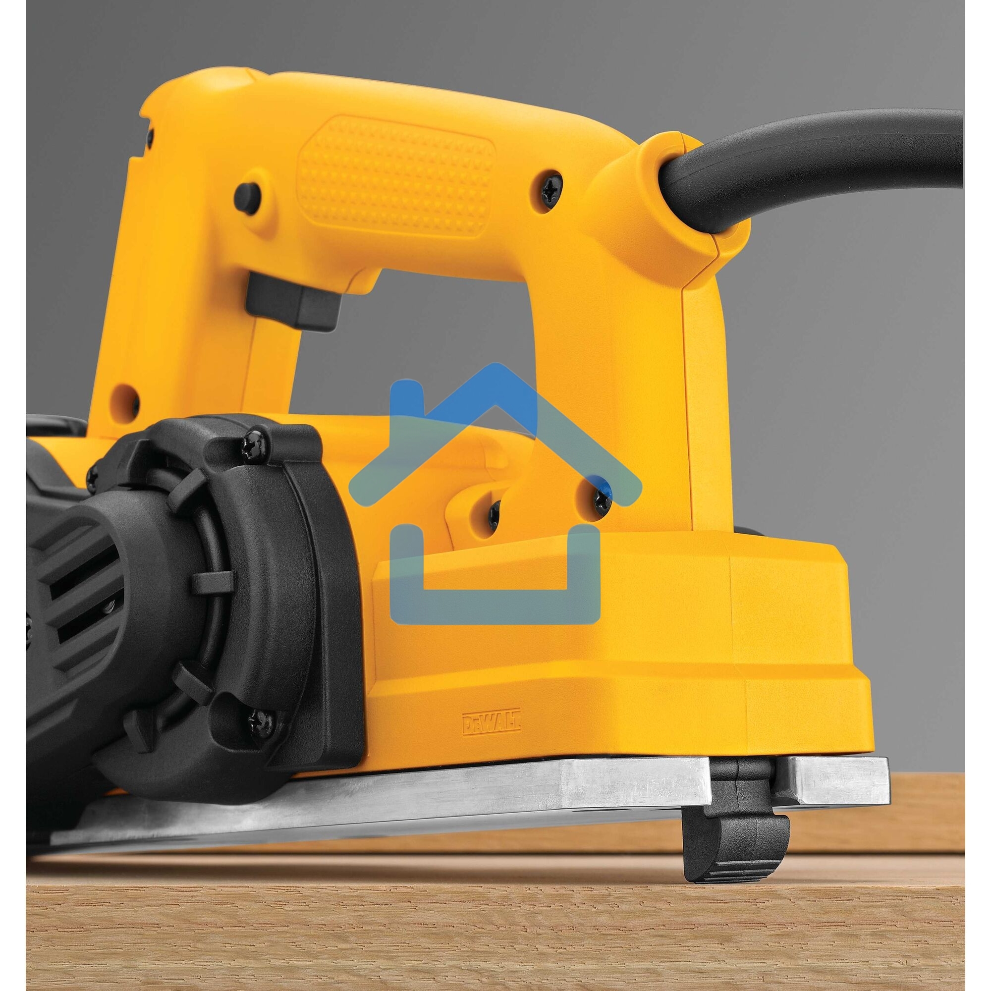 Рубанок электрический DeWALT D26676-IN 550 Вт. 82 мм. D26676