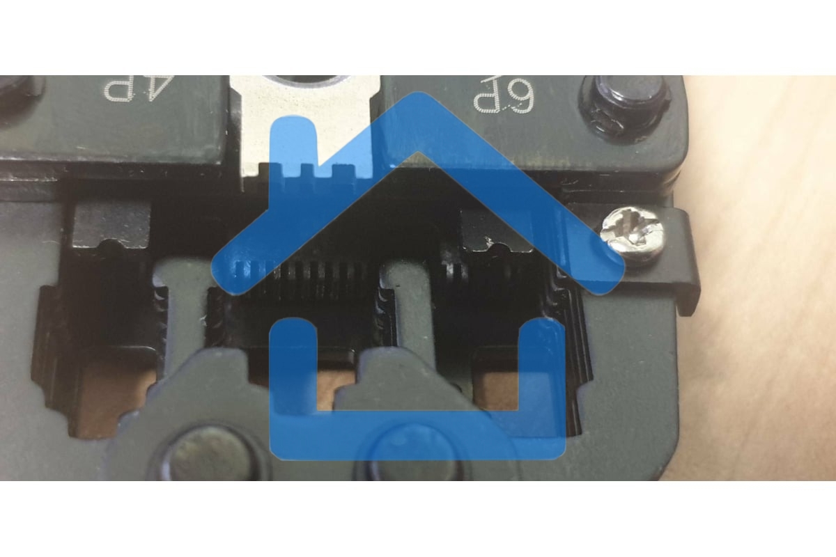 Кримпер многофункциональный с 3 встроенными модулями для обжима RJ-45, RJ-12, RJ-11 HT-200R