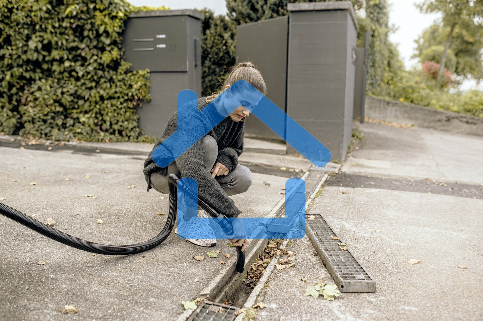 Строительный пылесос Karcher WD 4 P S V-20/5/22 желтый, 1000 Вт, уборка сухая/сбор воды/выдув, пылесборник мешок/контейнер, 20 л