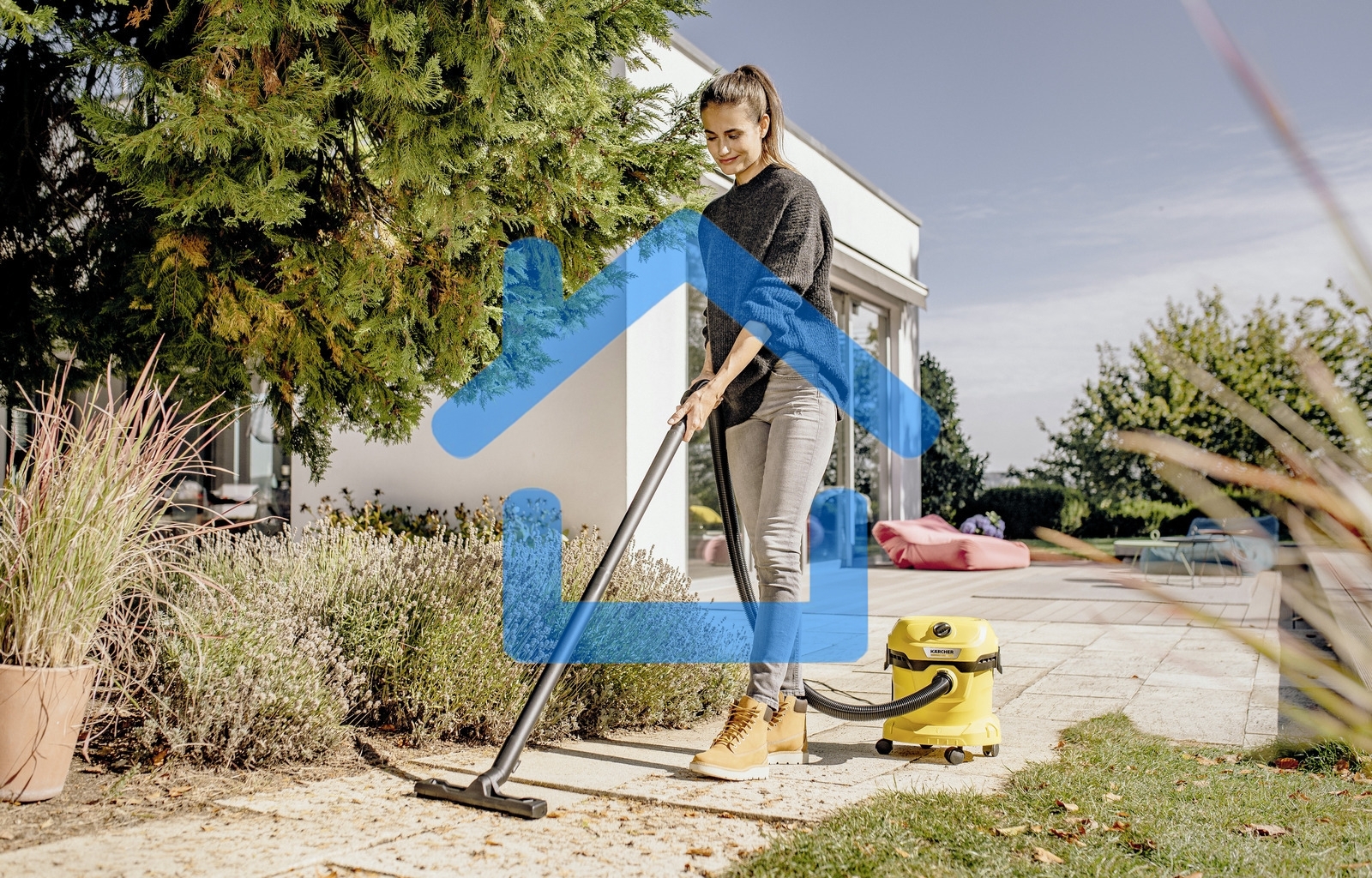 Хозяйственный пылесос Karcher WD 2 Plus V-12/6/18/C желтый, 1000 Вт, уборка сухая/влажная, пылесборник мешок/контейнер, 12 л