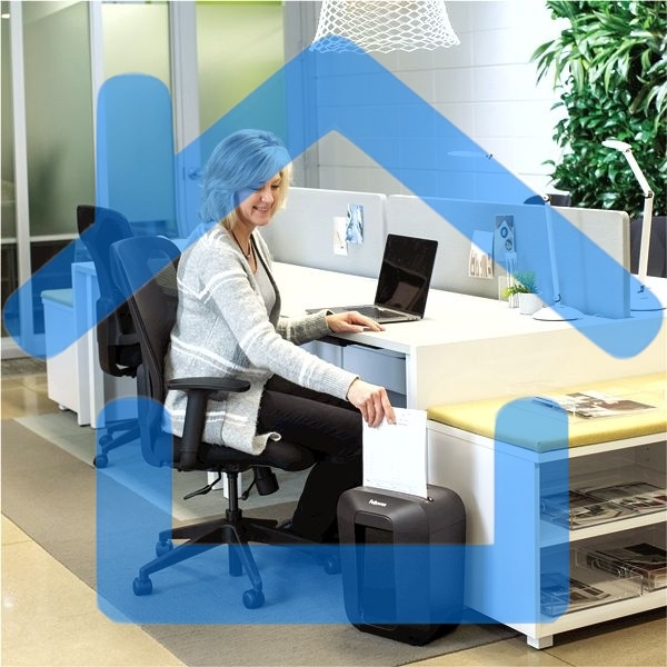 Шредер Fellowes PowerShred LX41 черный (секр.P-4)/перекрестный/8лист./17лтр./скрепки/скобы/пл.карты