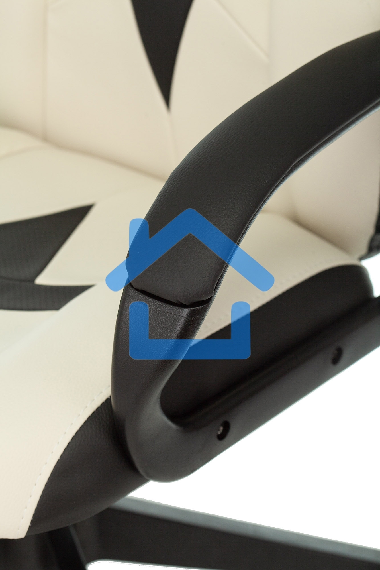 Кресло игровое Бюрократ Zombie 8 белый/черный, искусственная кожа, крестовина пластик