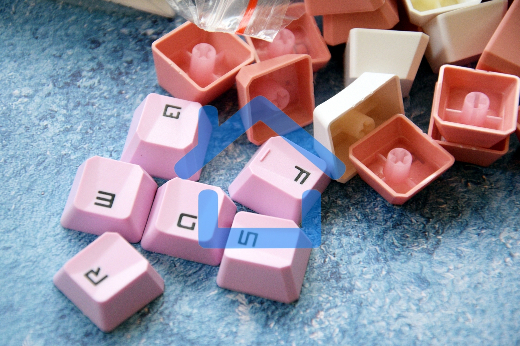 Клавиатура A4Tech Bloody B800 Dual Color проводная USB розовый/белый