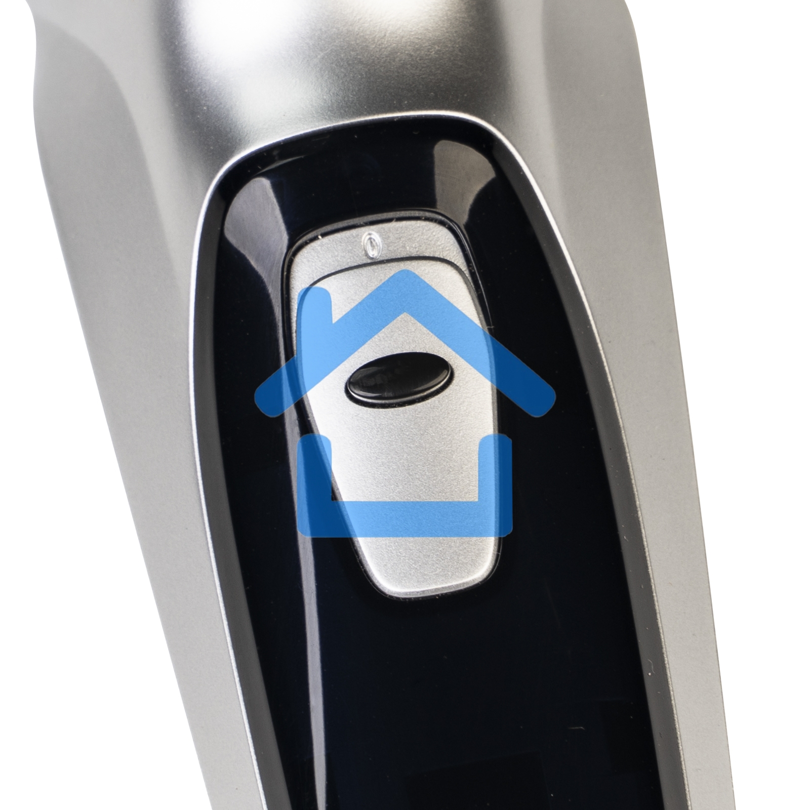 Электробритва Galaxy Line GL 4209, серебряный с черным, роторная, аккумуляторная, 5 Вт, Li-Ion аккумулятор емкостью 600 мА*ч, время непрерывной работы до 1,5 ч, ножи из нержавеющей стали, 3 независимые плавающие головки, возможность промывки бреющего блок