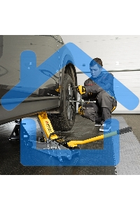 Домкрат гидравлический подкатной с фиксатором Denzel 2,5 т,85-385 мм, в пласт. кейсе