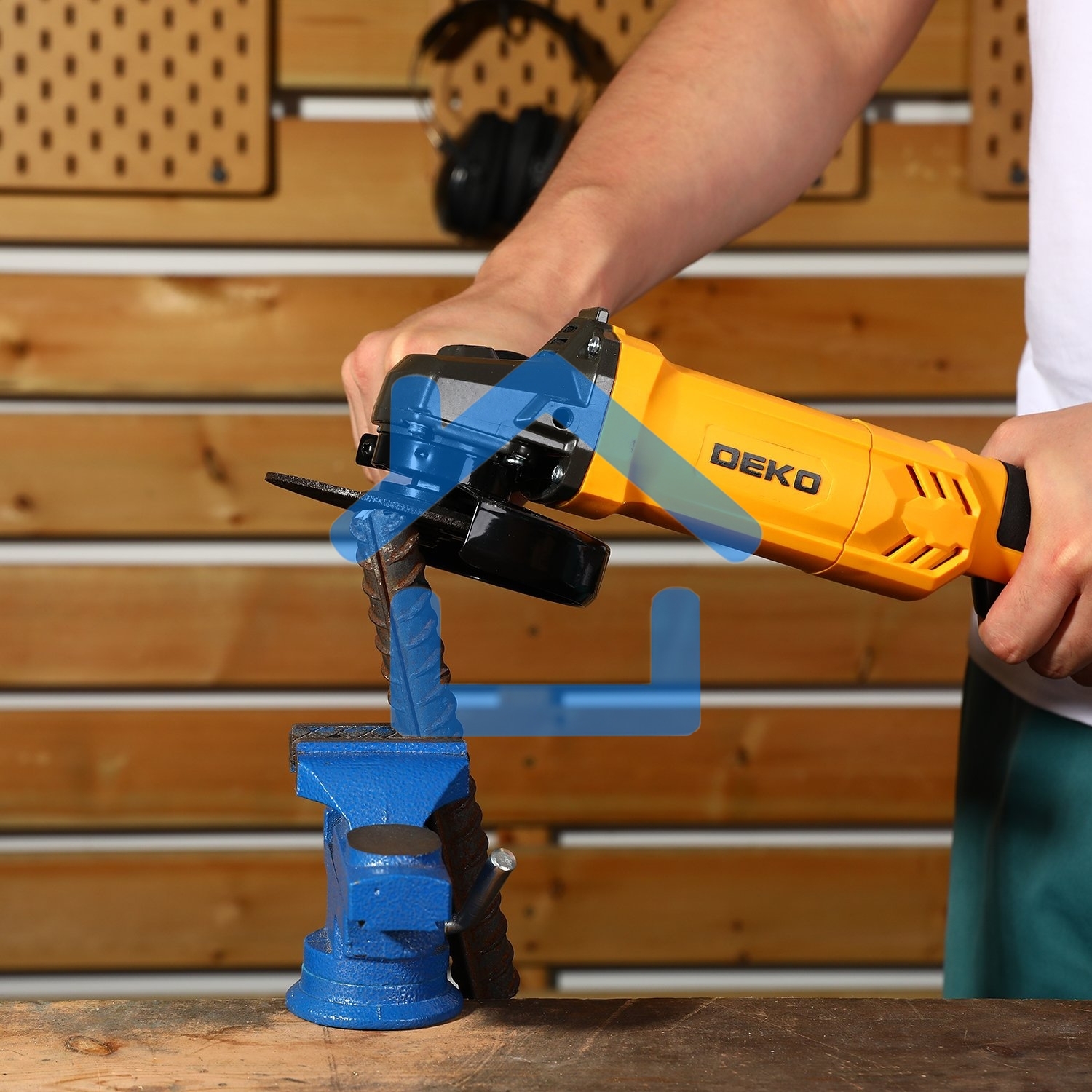 Углошлифовальная машина Deko DKAG1500 1500Вт 12000об/мин рез.шпин.:M14 d=125мм