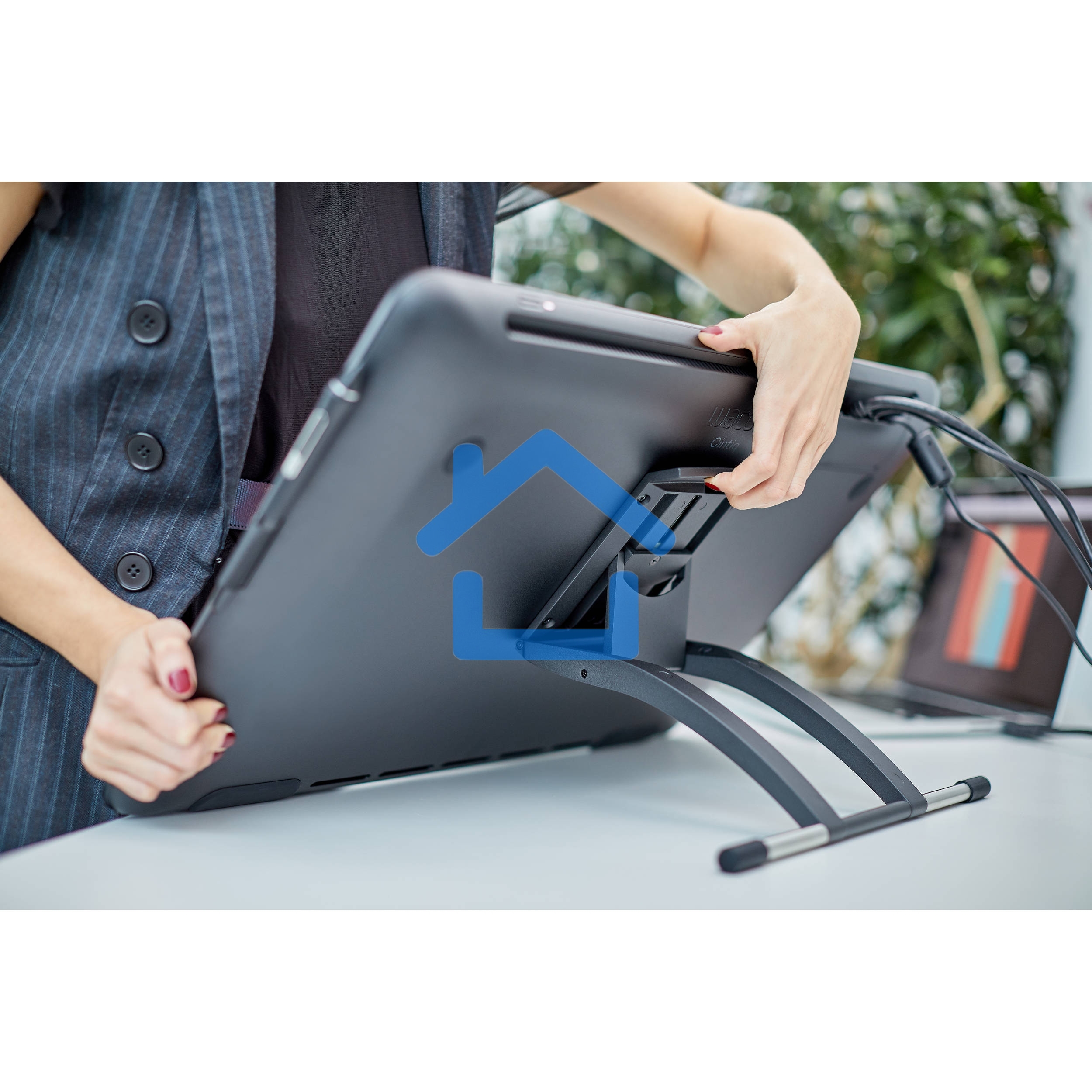 Графический монитор-планшет Wacom Cintiq 16 Interactive display Wacom Cintiq 22