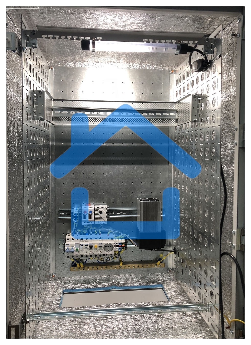 Шкаф ШТВ-Н уличный всепогодный настенный укомпл. 12U (Ш600хГ500), к.T1-IP54