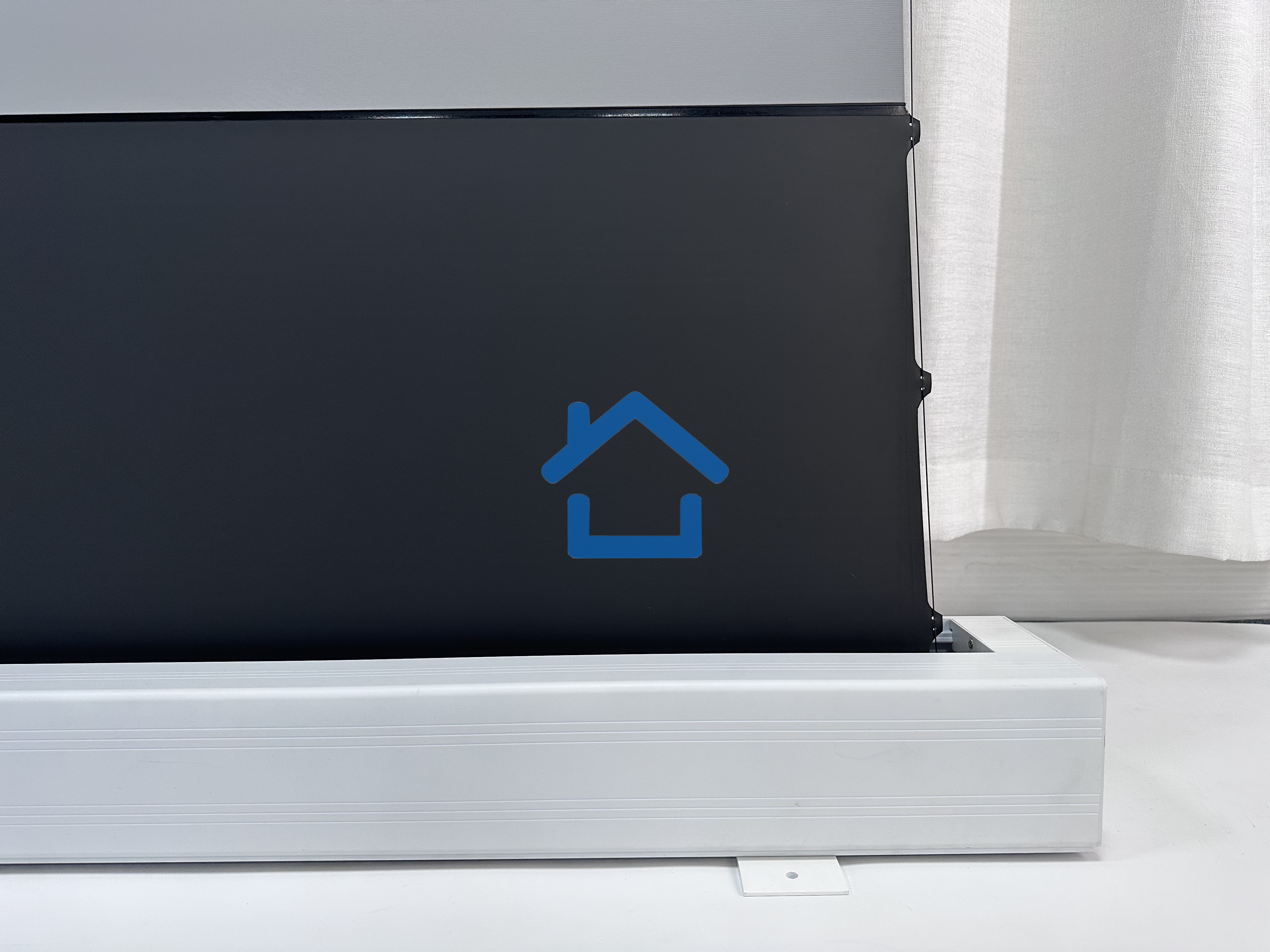 Экран S'OK для UST проектора 244x137 см, 4K, напольный c электроприводом, белый