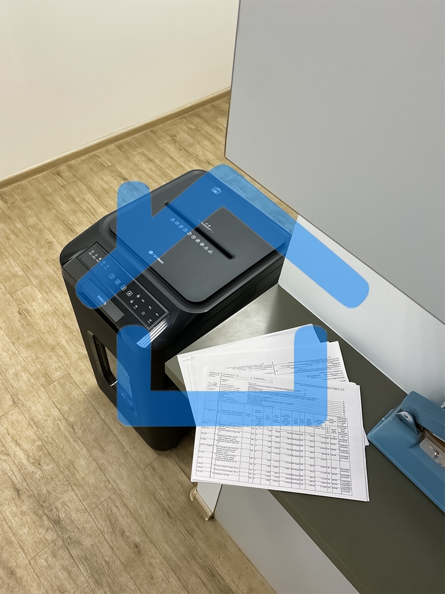 Шредер Heleos АП55-4 черный с автоподачей (секр.P-4) фрагменты 400лист. 55лтр. скрепки скобы пл.карты